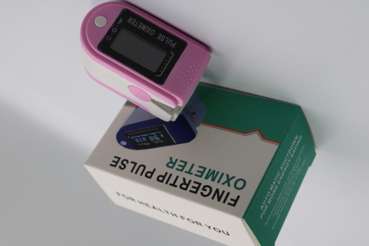 Цифровой пульсоксиметр Fingertip Pulse Oximeter Pink (Розовый) 2